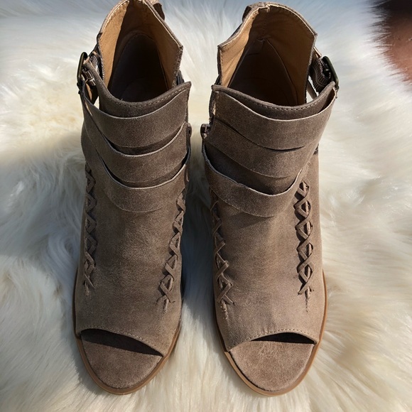 Diba Peep Toe Ankle Booties *NWOT* - Picture 3 of 7